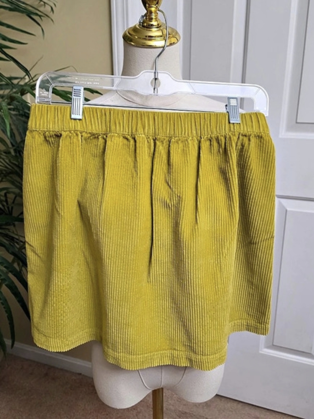 American Eagle Corduroy Skirt in Yellow Size Medium